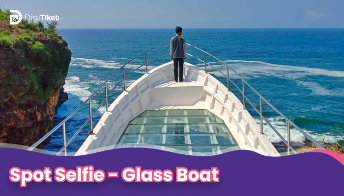Spot Selfie - Glass Boat 